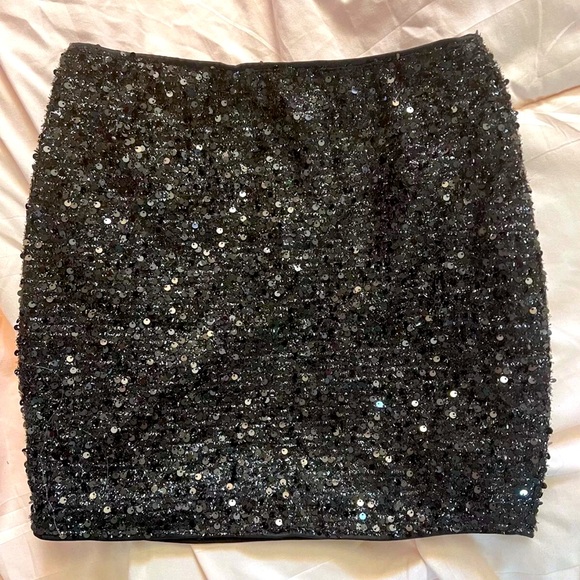 Dresses & Skirts - NWOT Black sequin mini skirt